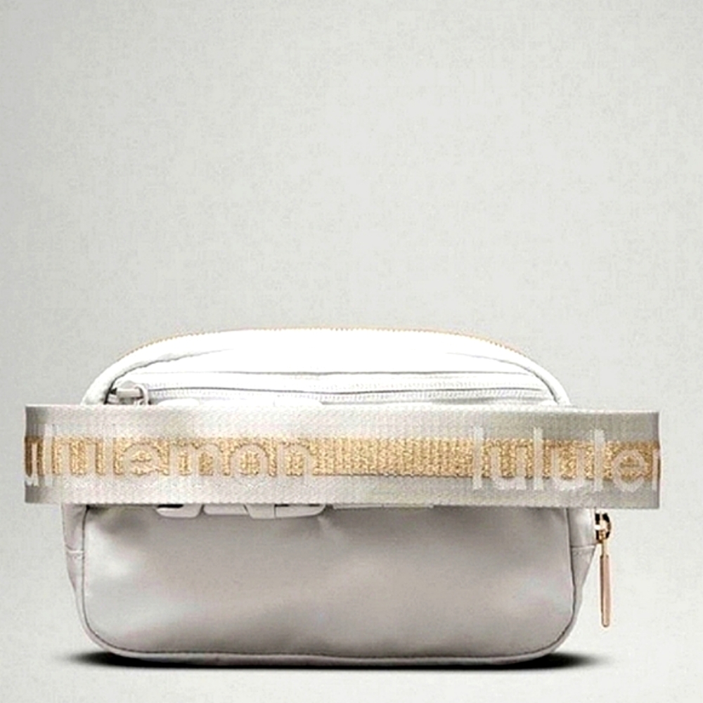 New Lululemon Everywhere Belt Bag, Limited edition, Vapor/Gold/White - Picture 3 of 14